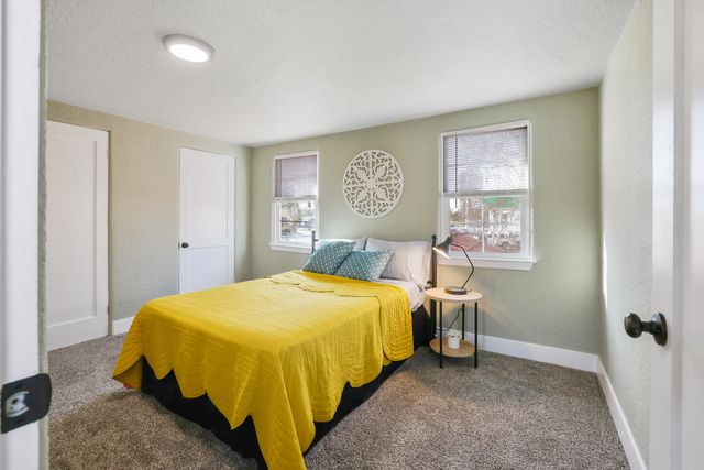 1090 E Tulare Avenue, Tulare, CA 93274