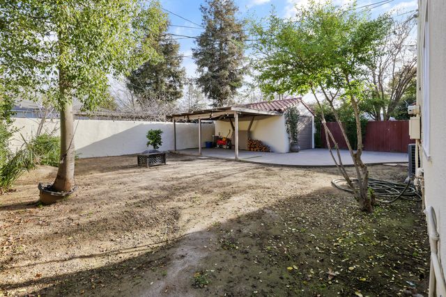 1090 E Tulare Avenue, Tulare, CA 93274