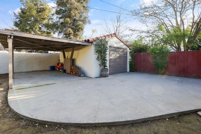 1090 E Tulare Avenue, Tulare, CA 93274