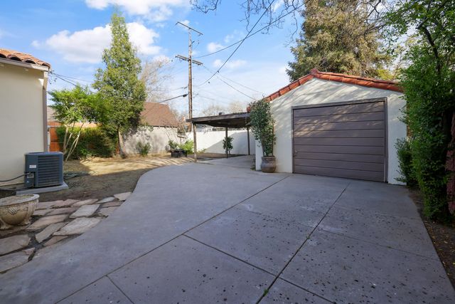 1090 E Tulare Avenue, Tulare, CA 93274