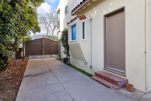 1090 E Tulare Avenue, Tulare, CA 93274