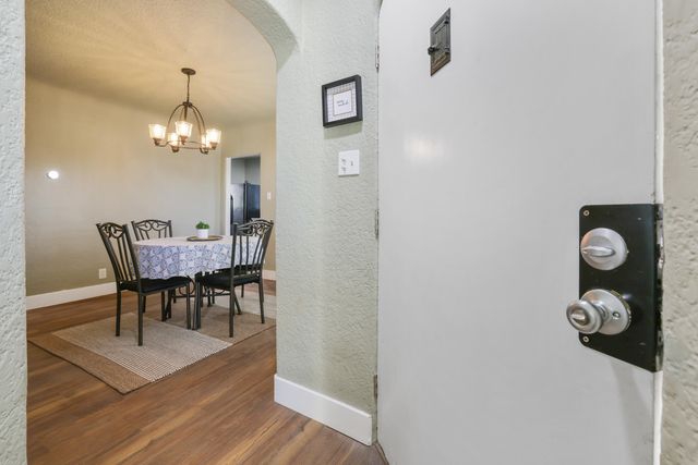 1090 E Tulare Avenue, Tulare, CA 93274