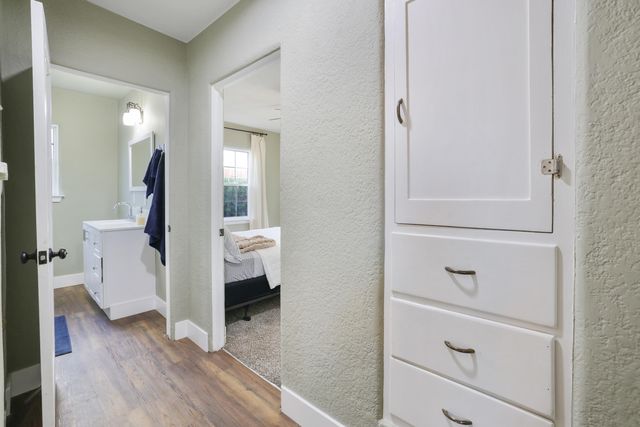 1090 E Tulare Avenue, Tulare, CA 93274