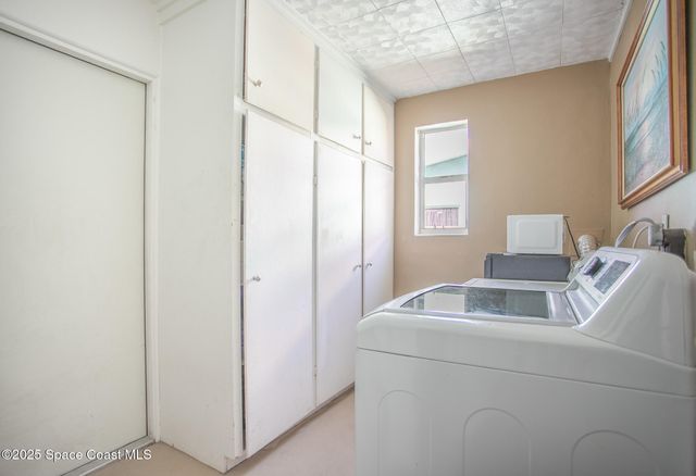 905 S Brevard Avenue, Cocoa Beach, FL 32931