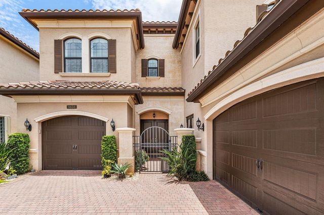 8658 Lewis River Road, Delray Beach, FL 33446