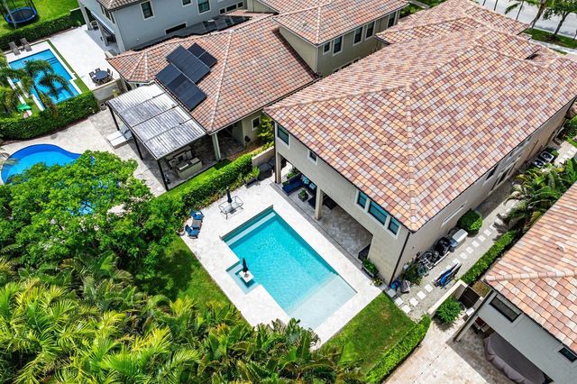 8658 Lewis River Road, Delray Beach, FL 33446