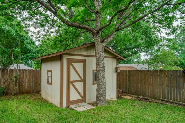 740 Montvale Drive, Mansfield, TX 76063