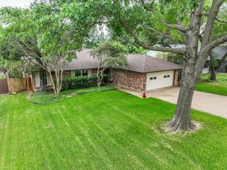 740 Montvale Drive, Mansfield, TX 76063