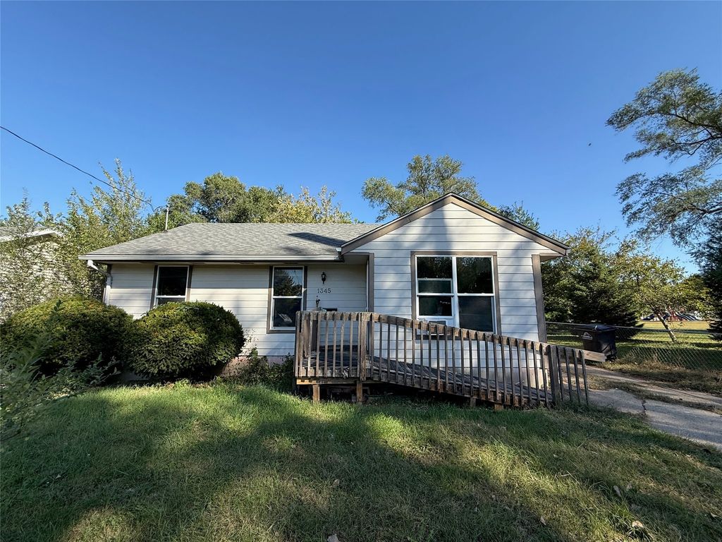 1345 Sampson Street, Des Moines, IA 50316