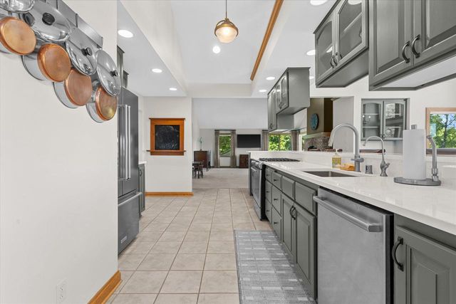 S25W29272 Cambrian RIDGE, Waukesha, WI 53188