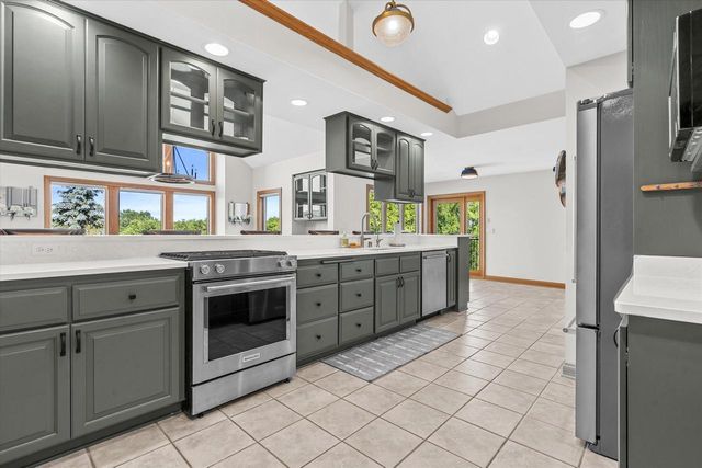 S25W29272 Cambrian RIDGE, Waukesha, WI 53188