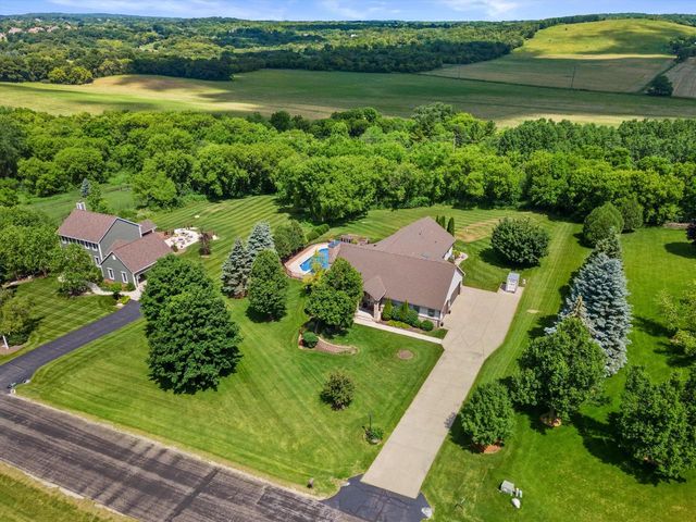 S25W29272 Cambrian RIDGE, Waukesha, WI 53188