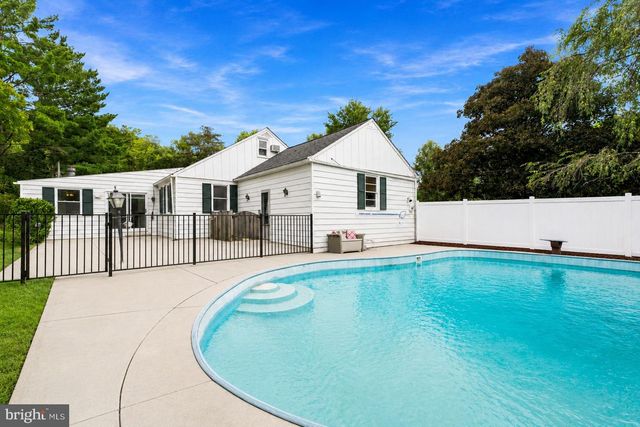 1600 DENNIS AVE, Baltimore, MD 21204
