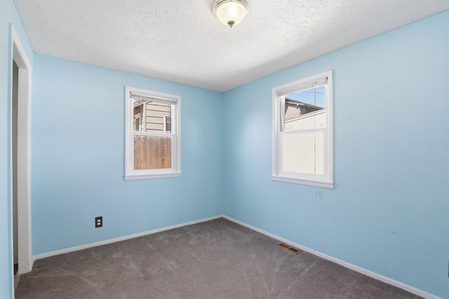 1407 E Nebraska Ave, Spokane, WA 99208