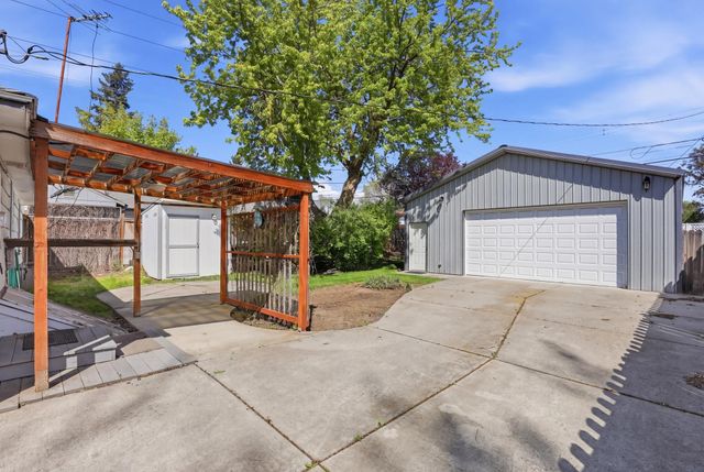 1407 E Nebraska Ave, Spokane, WA 99208