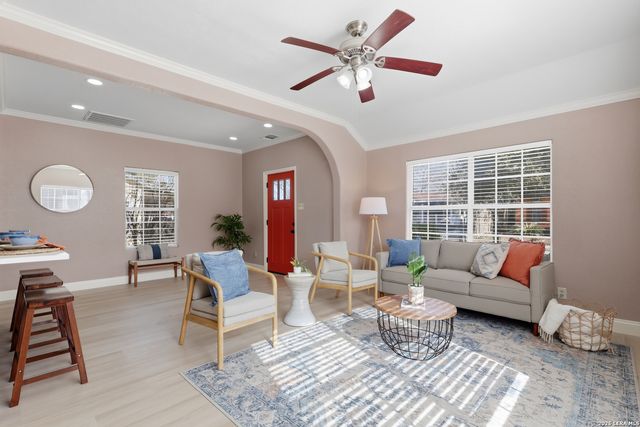 118 Tipton, San Antonio, TX 78204