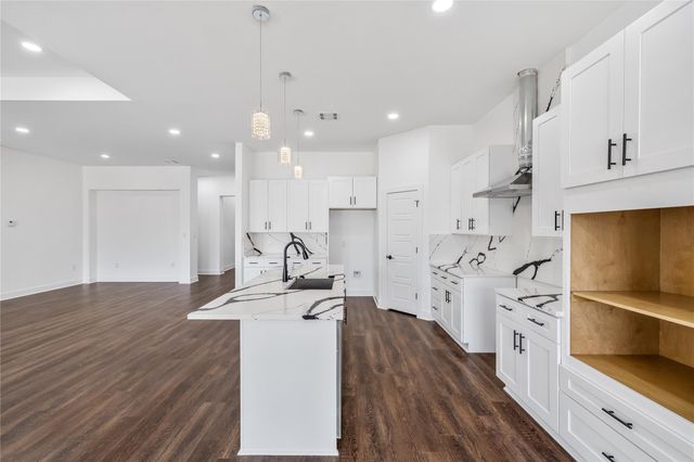 242 Amaranta LN, Dale, TX 78616