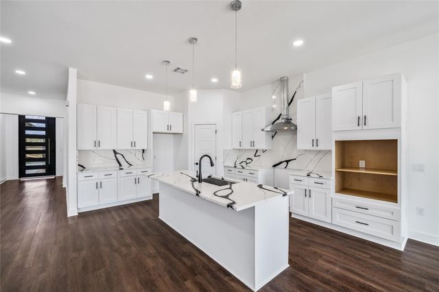 242 Amaranta LN, Dale, TX 78616