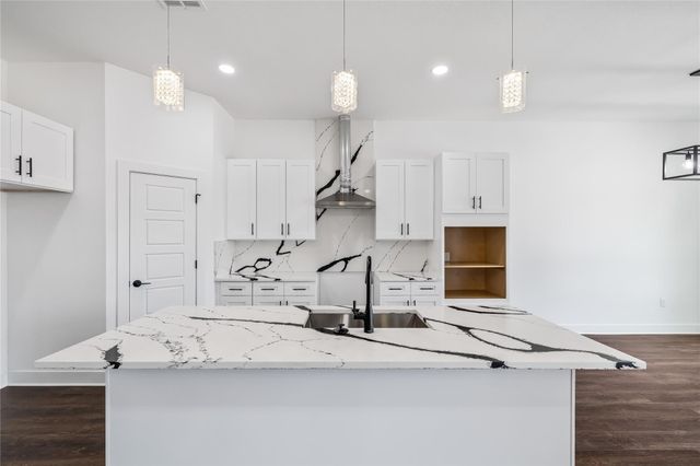 242 Amaranta LN, Dale, TX 78616