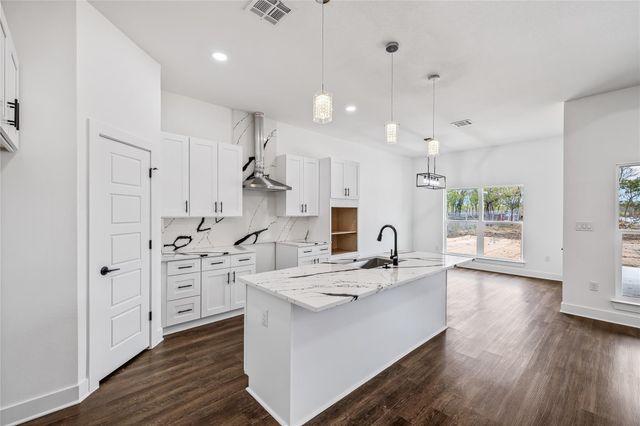 242 Amaranta LN, Dale, TX 78616