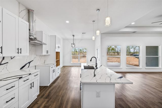 242 Amaranta LN, Dale, TX 78616