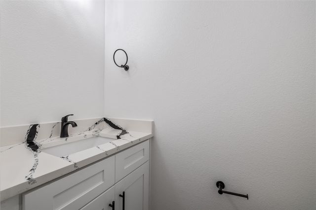 242 Amaranta LN, Dale, TX 78616