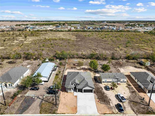 242 Amaranta LN, Dale, TX 78616