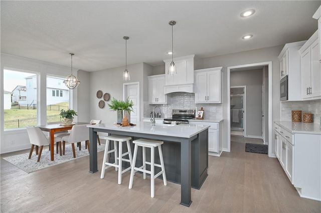 2696 W Park Street, Olathe, KS 66061