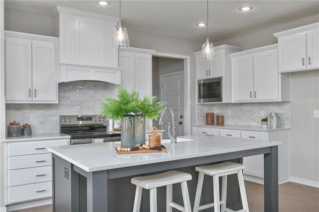 2696 W Park Street, Olathe, KS 66061