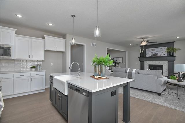 2696 W Park Street, Olathe, KS 66061