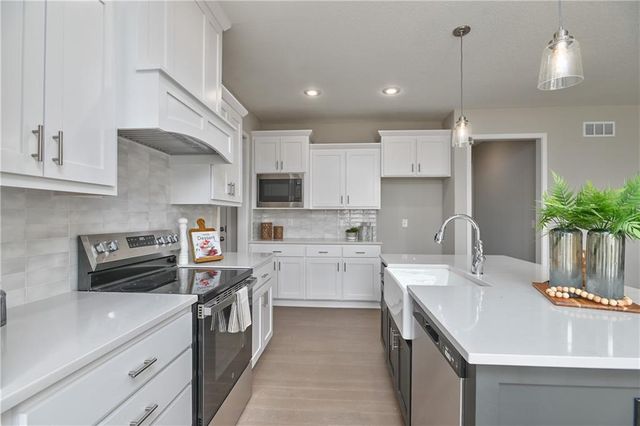 2696 W Park Street, Olathe, KS 66061