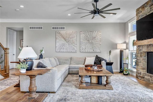 1016 Bellevaux Place, St Charles, MO 63301
