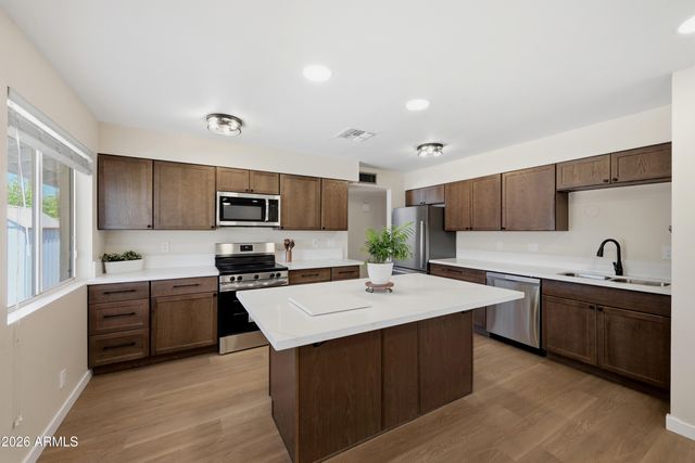 252 E 9TH Drive, Mesa, AZ 85210