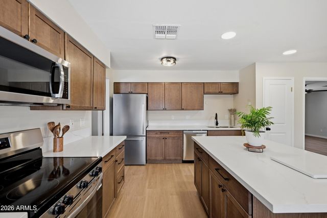 252 E 9TH Drive, Mesa, AZ 85210