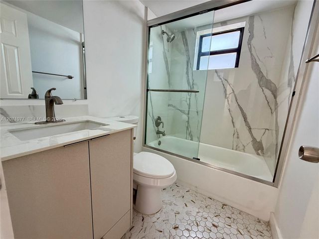 1530 SW 2nd Street 304, Miami, FL 33135