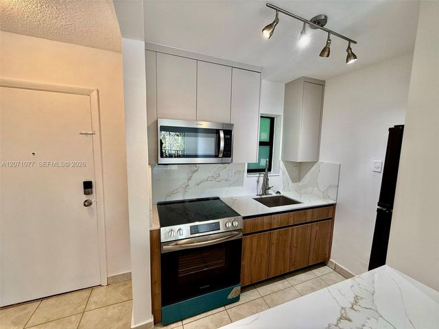 1530 SW 2nd Street 304, Miami, FL 33135