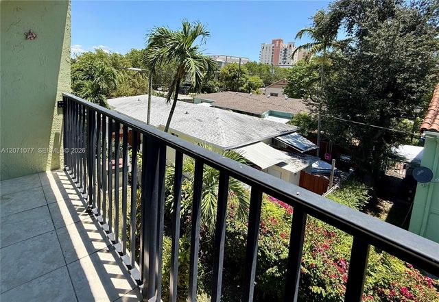 1530 SW 2nd Street 304, Miami, FL 33135