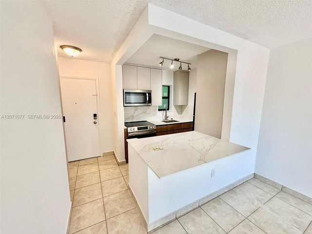 1530 SW 2nd Street 304, Miami, FL 33135