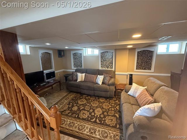 6401 Kenilworth Street, Dearborn, MI 48126