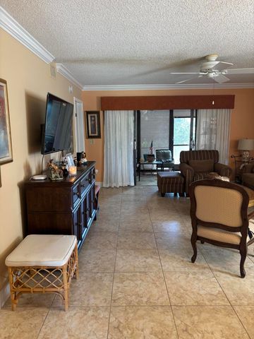 60 Pelican Pointe Drive 1020, Delray Beach, FL 33483