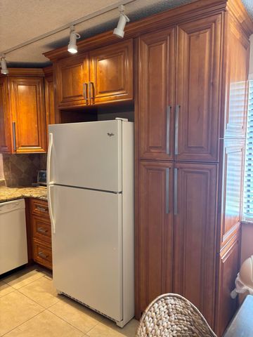 60 Pelican Pointe Drive 1020, Delray Beach, FL 33483