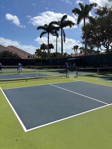 60 Pelican Pointe Drive 1020, Delray Beach, FL 33483