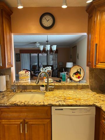 60 Pelican Pointe Drive 1020, Delray Beach, FL 33483