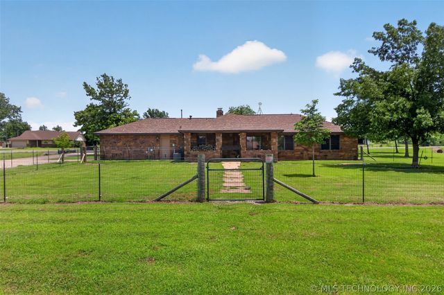 20662 S Carefree Drive, Claremore, OK 74019