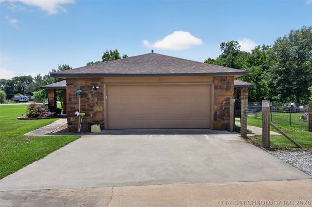 20662 S Carefree Drive, Claremore, OK 74019