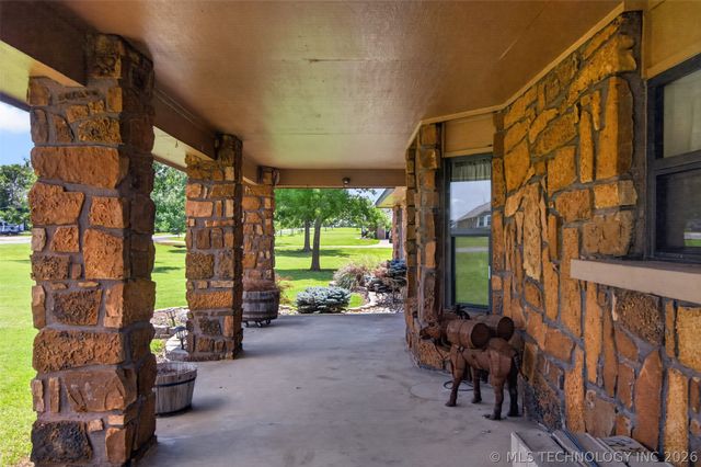 20662 S Carefree Drive, Claremore, OK 74019