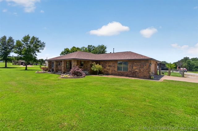 20662 S Carefree Drive, Claremore, OK 74019
