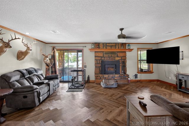 20662 S Carefree Drive, Claremore, OK 74019