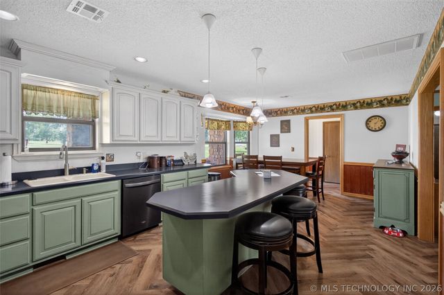 20662 S Carefree Drive, Claremore, OK 74019