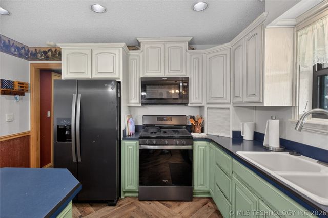 20662 S Carefree Drive, Claremore, OK 74019